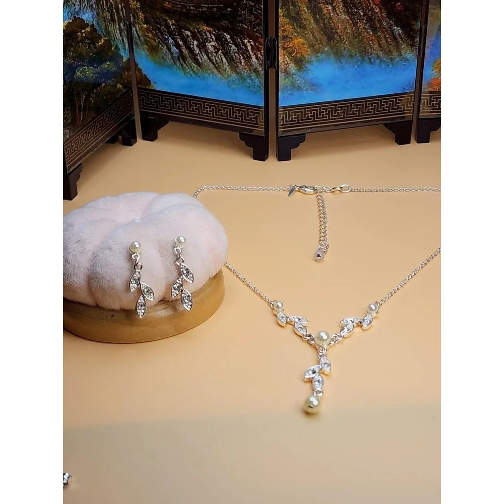 New SAQ Signed CZ Leaf Vine Silver Tone Necklace & Earring Set In Box FREE $HIP!